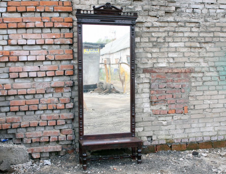 Старинное зеркало с консолью, широкое