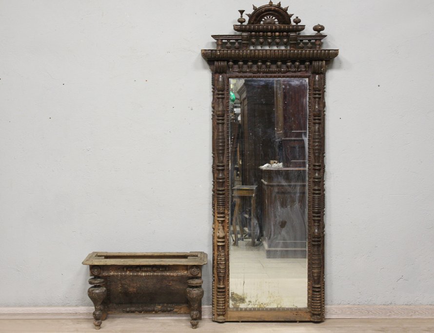 Антикварное точеное зеркало с консолью