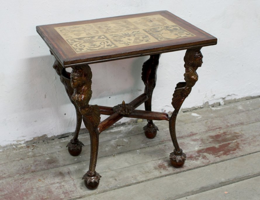 Старинный столик с маркетри
