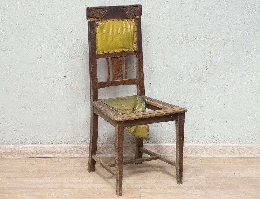 Старинный стул в стиле модерн