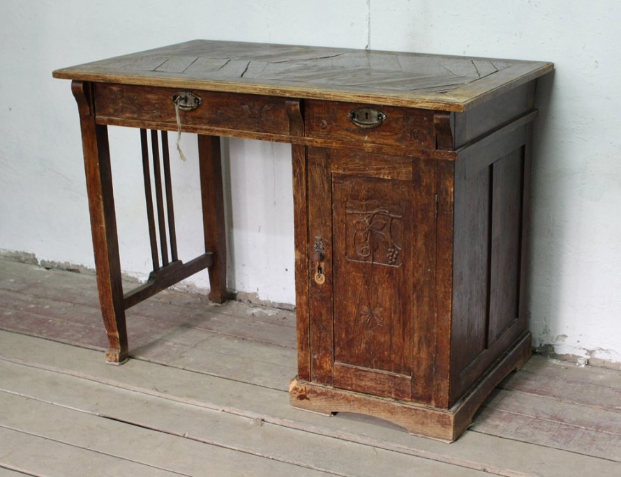 Старинный письменный стол, модерн