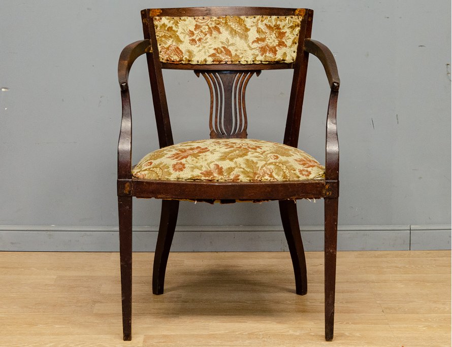 Антикварное кресло в стиле модерн