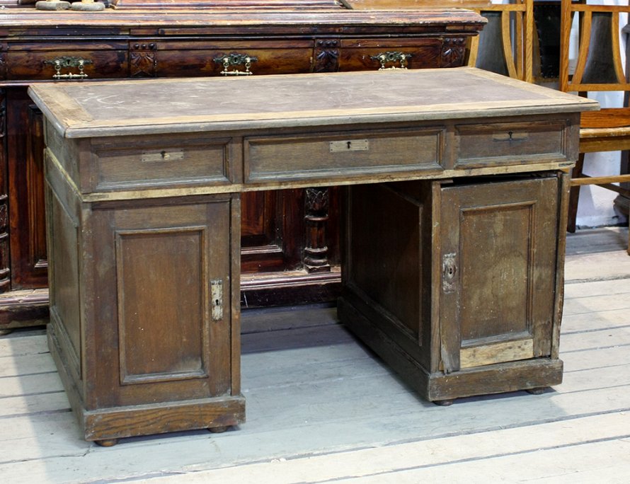 Старинный письменный стол, шпон дуба