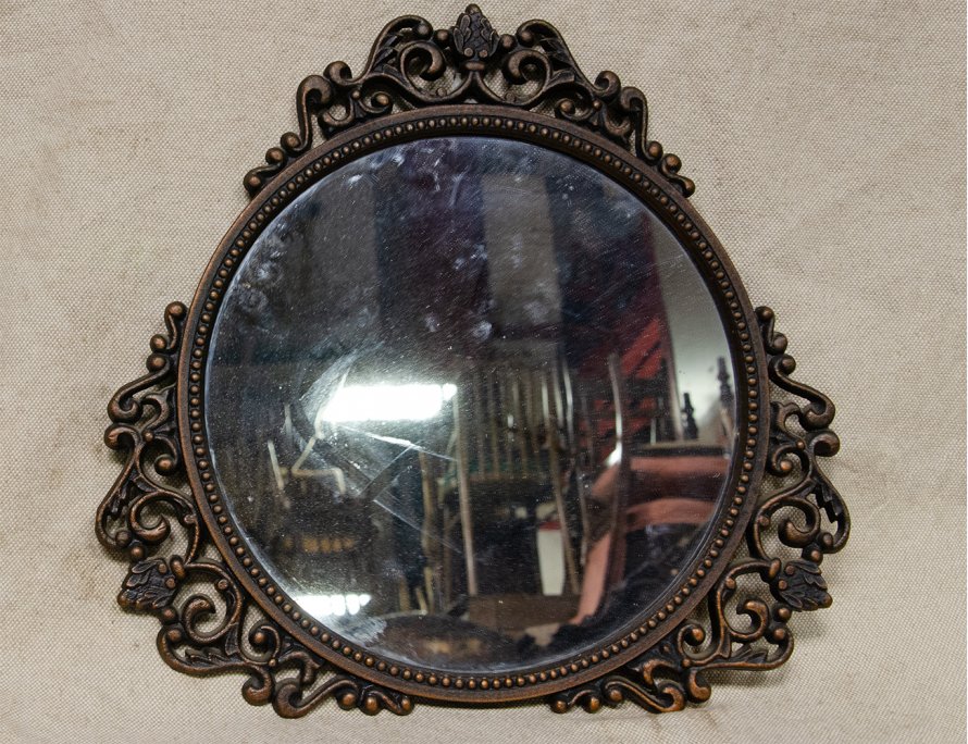 Винтажное настенное зеркало