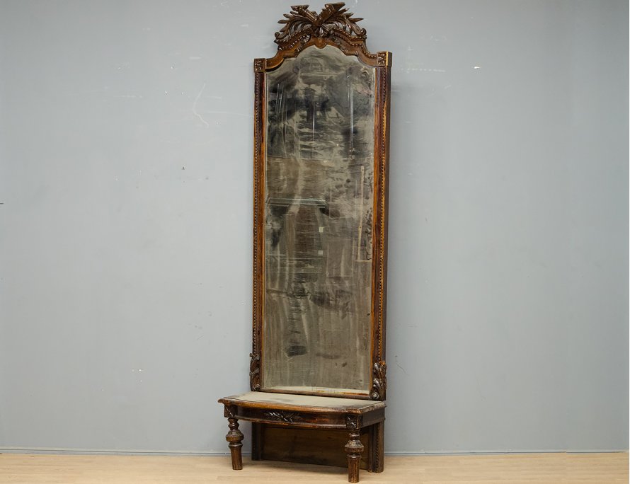 Антикварное зеркало с консолью