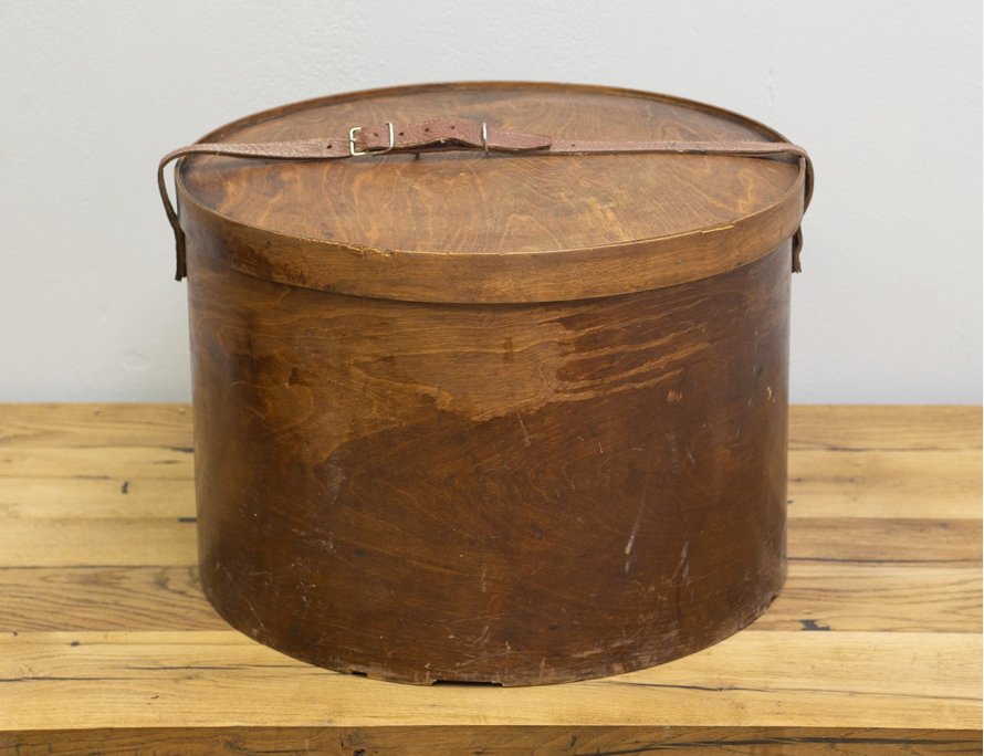 Старинная шляпная коробка Лютерма