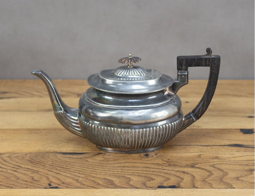Антикварный посеребренный чайник, Англия
