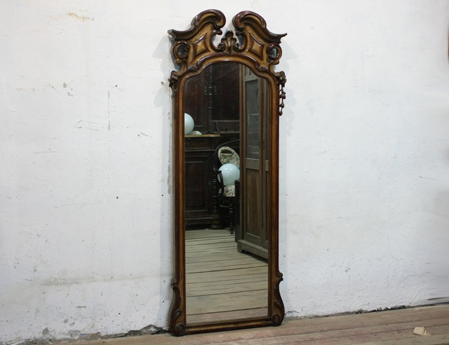 Старинное зеркало с резьбой, орех