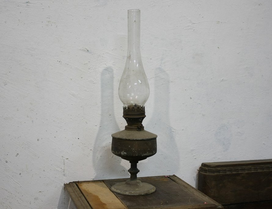 Старинные керосиновая лампа