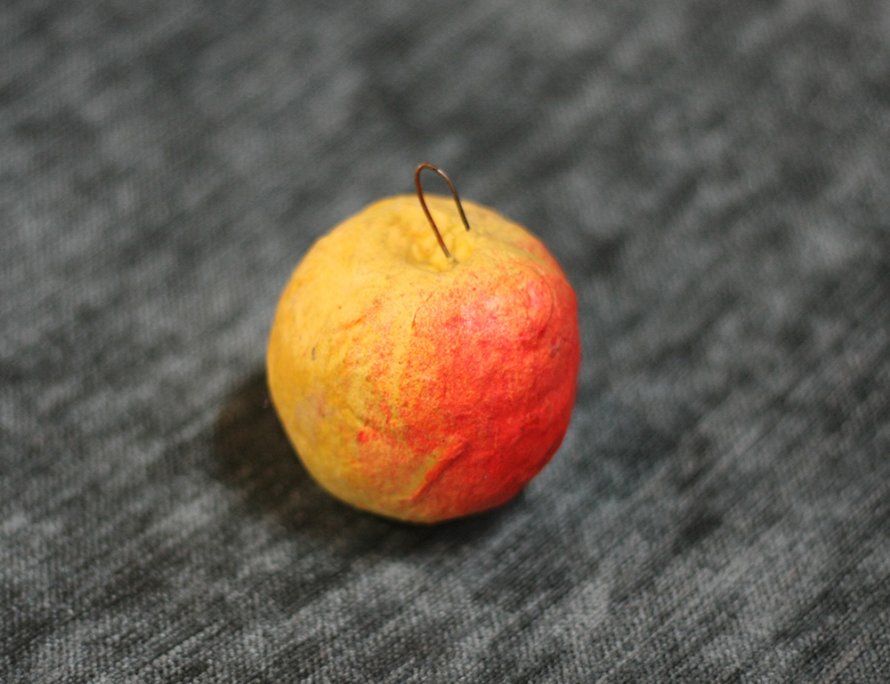 Старинная елочная игрушка яблоко