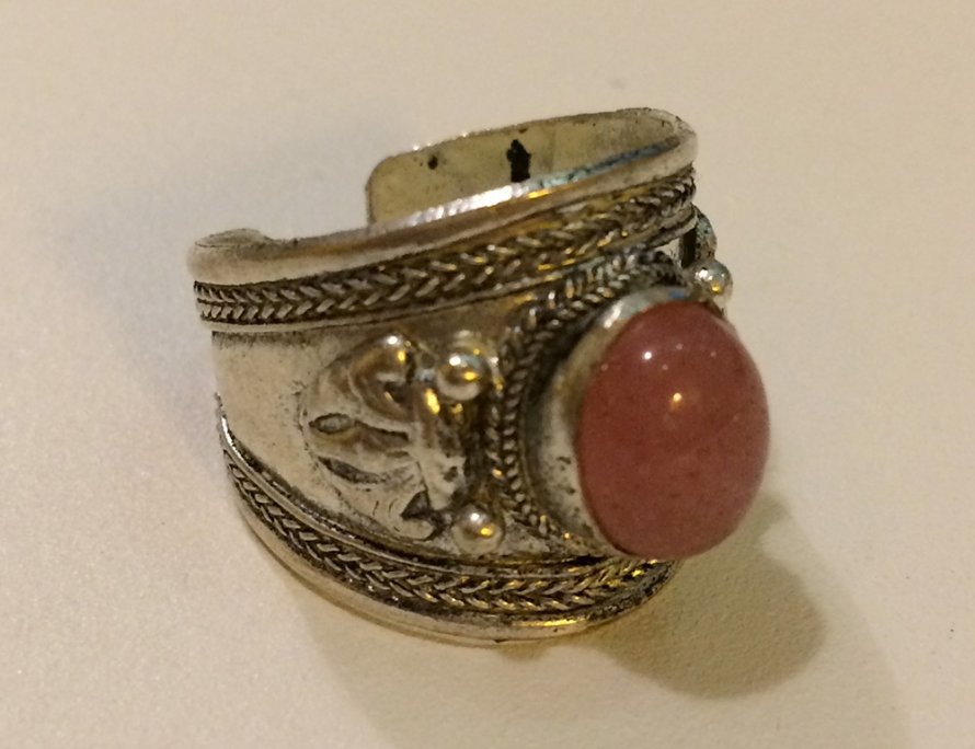 Непальское кольцо с розовым стеклом