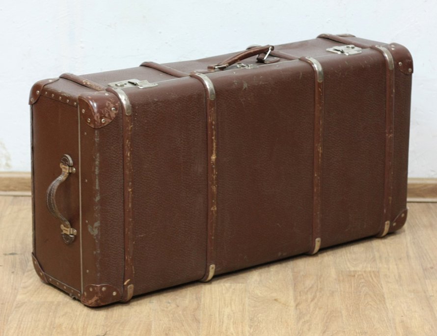 Старинный чемодан-кофр