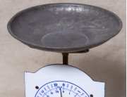 Старинные бытовые кухонные весы