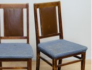 Пара старинных дубовых стульев