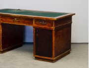 Старинный письменный стол