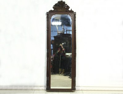 Антикварное резное простеночное зеркало