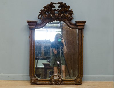 Антикварное резное настенное зеркало 