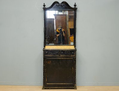 Старинное зеркало с тумбой