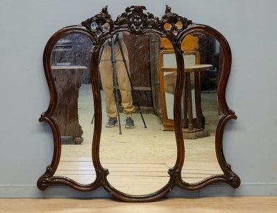 Антикварное настенное зеркало в стиле рококо