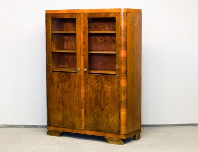 Ореховый книжный шкаф в стиле Ар-Деко
