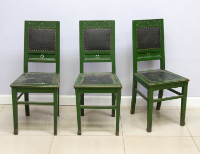Старинные стулья с символикой СССР