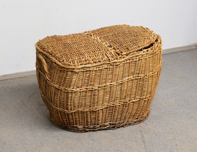 Старинная плетеная корзинка