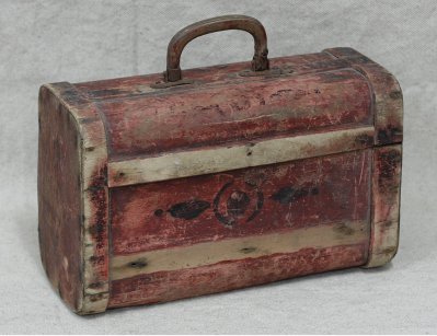 Старинный расписной чемоданчик