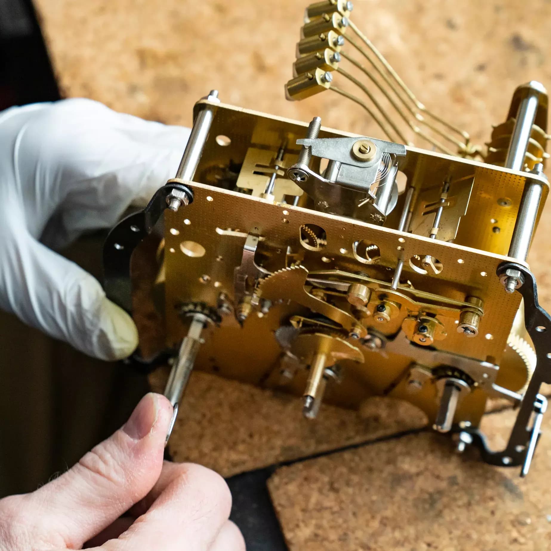 Устройство часового механизма.