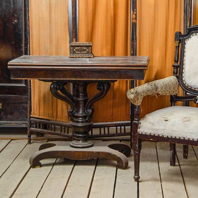 Ломберные столы: история, виды и роль в современном интерьере