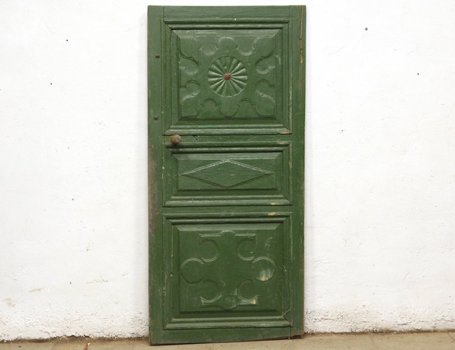 Старинная резная дверь