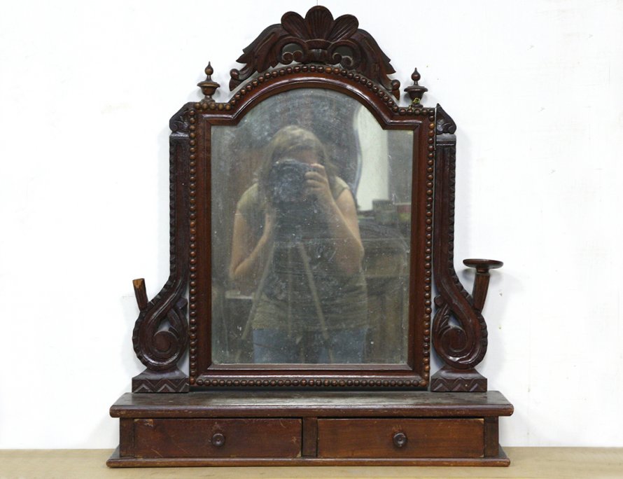 Старинное накомодное зеркало