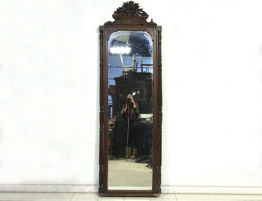 Антикварное резное простеночное зеркало