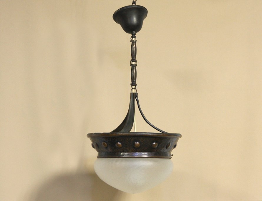 Старинный потолочный светильник