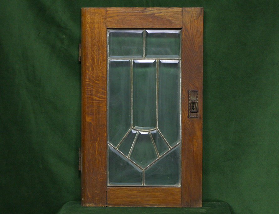 Старинная дверца с витражом