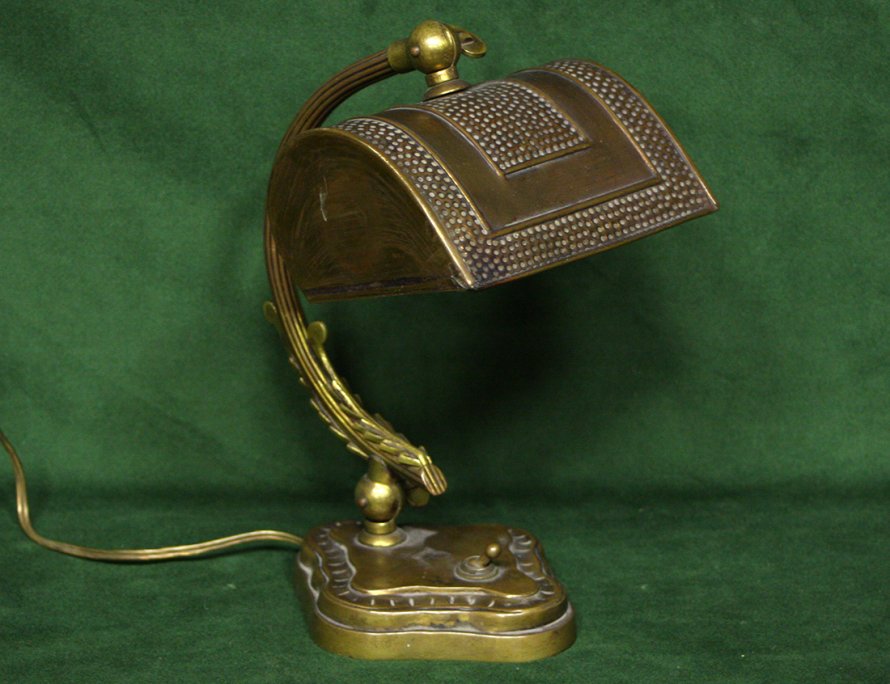 Старинная конторская лампа
