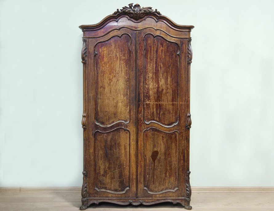Резной платяной шкаф 19 века