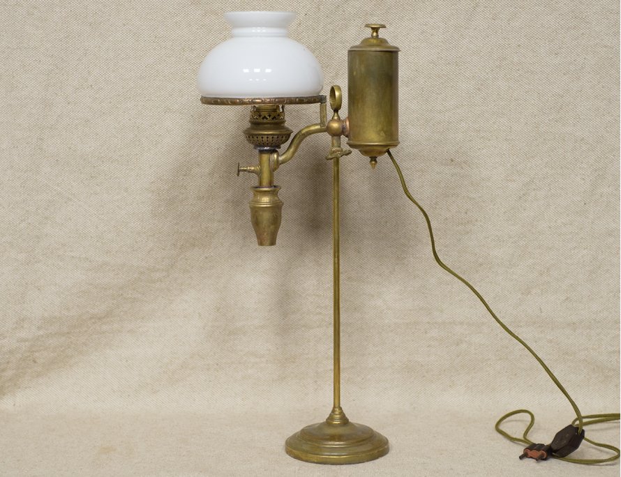 Электрифицированная кинкетная лампа