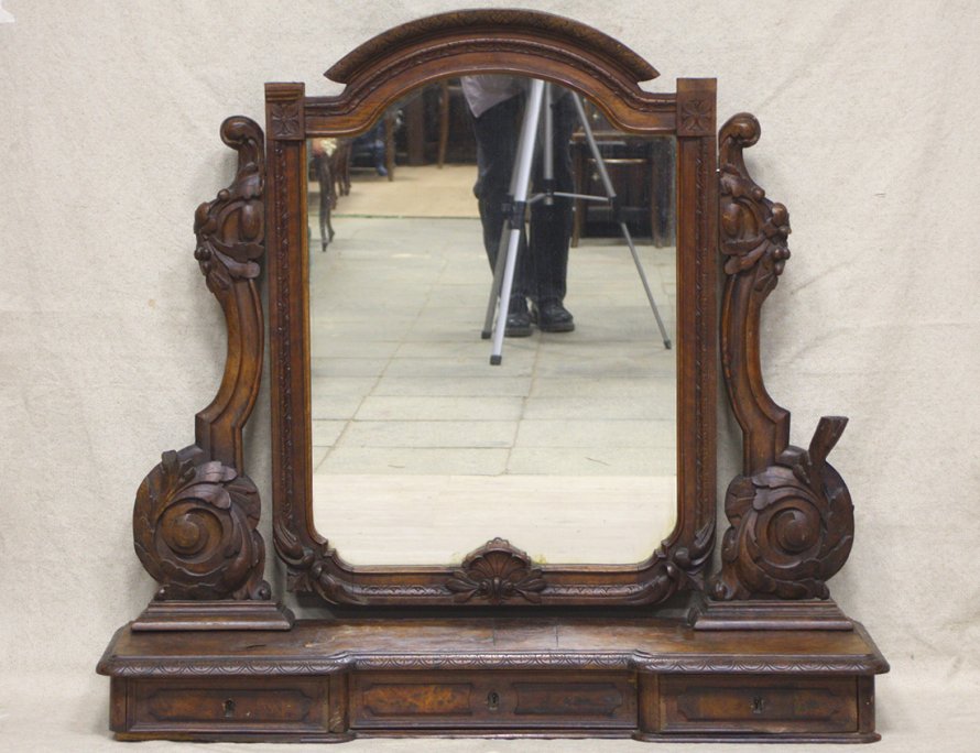 Ореховое накомодное зеркало 19 века