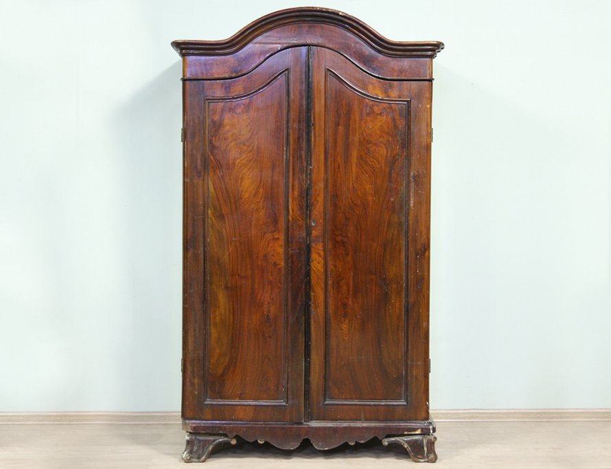Ореховый платяной шкаф 19 века