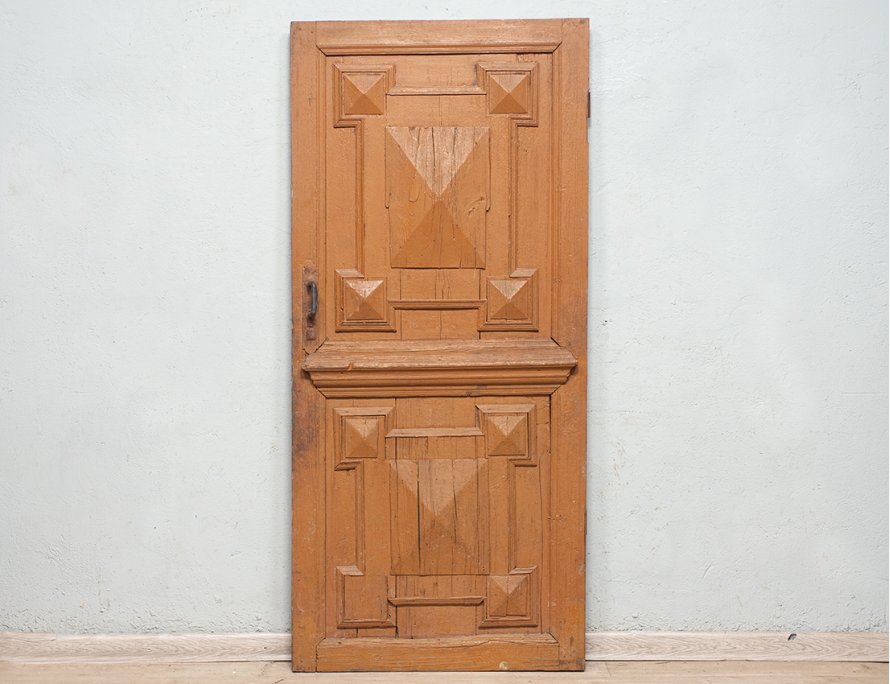 Старинная входная дверь