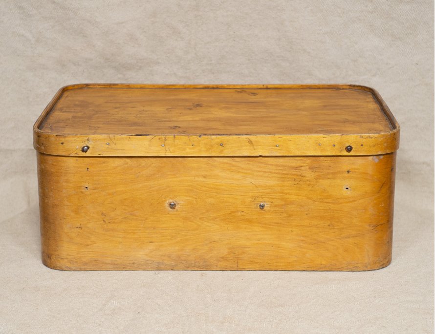 Старинная коробка для одежды