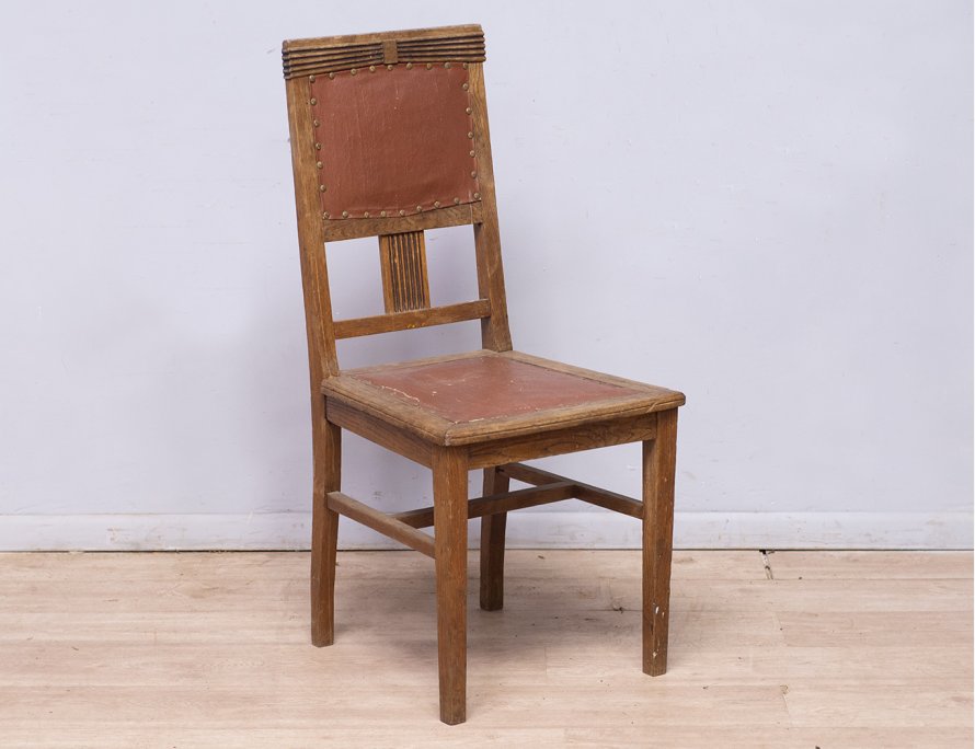 Старинный дубовый стул модерн