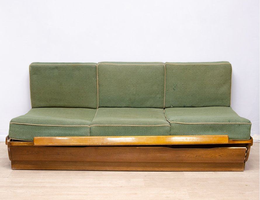Старинный раскладной диван