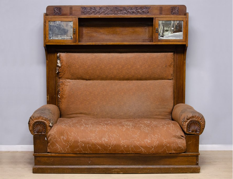 Дубовый кабинетный диван стиля модерн