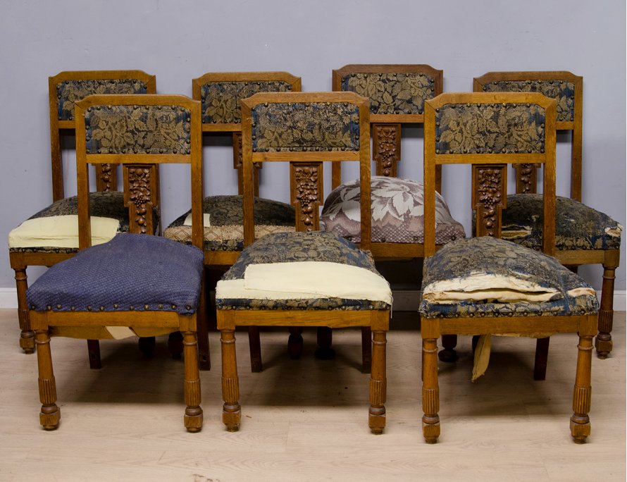 Антикварные дубовые стулья с резьбой