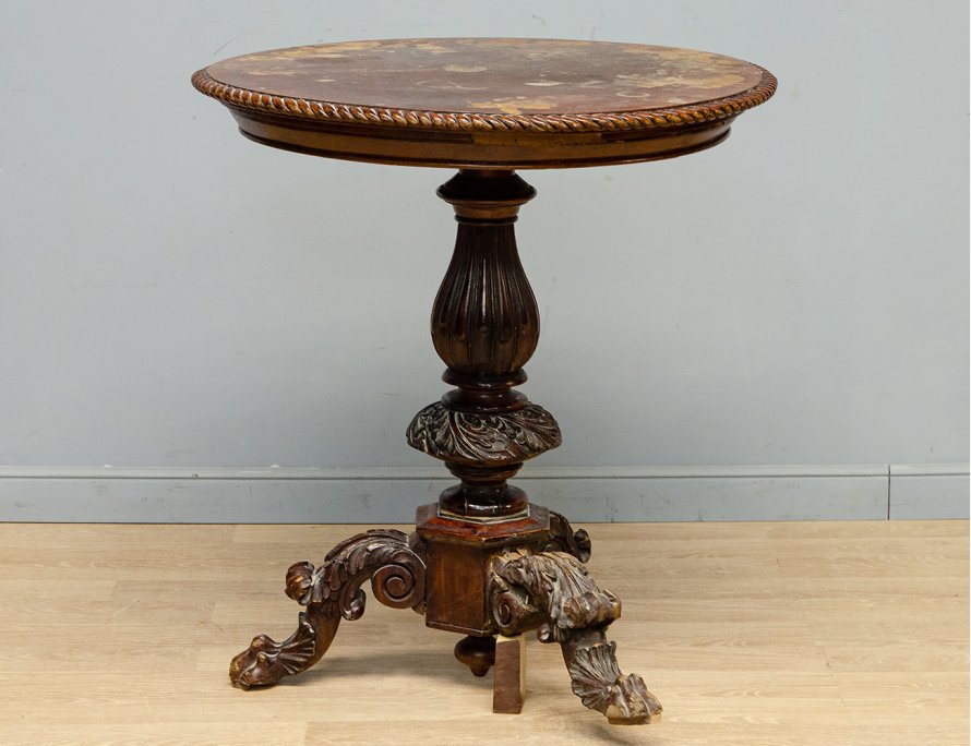 Чайный столик 19 века с резными ногами
