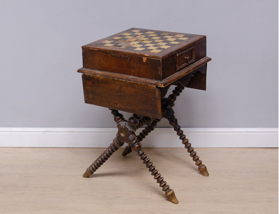 Антикварный шахматный стол