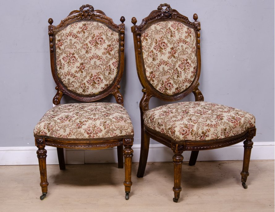 Пара антикварных гостиных стульев