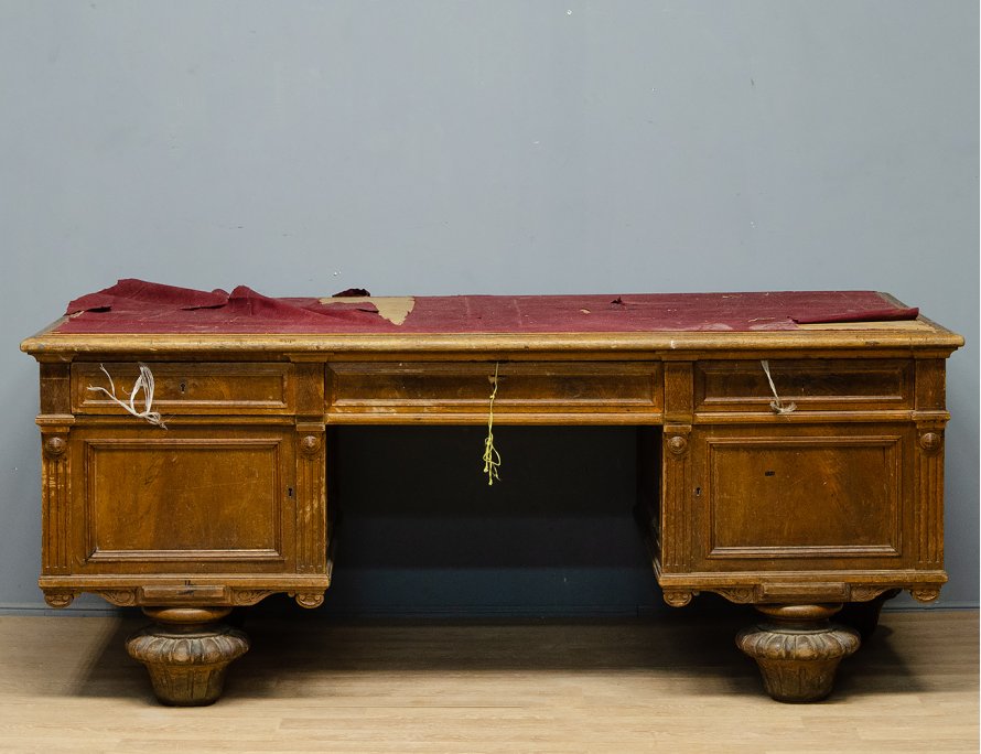 Антикварный письменный стол 19 века