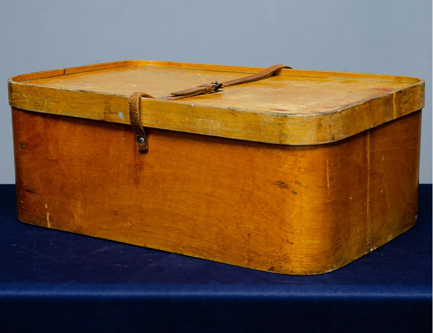 Старинная коробка для одежды Лютерма